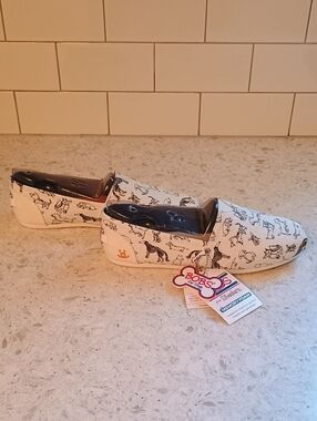 NWT Woman's Size 6.5 Skechers BOBS For Dogs Canvas Slip On Past Season Release